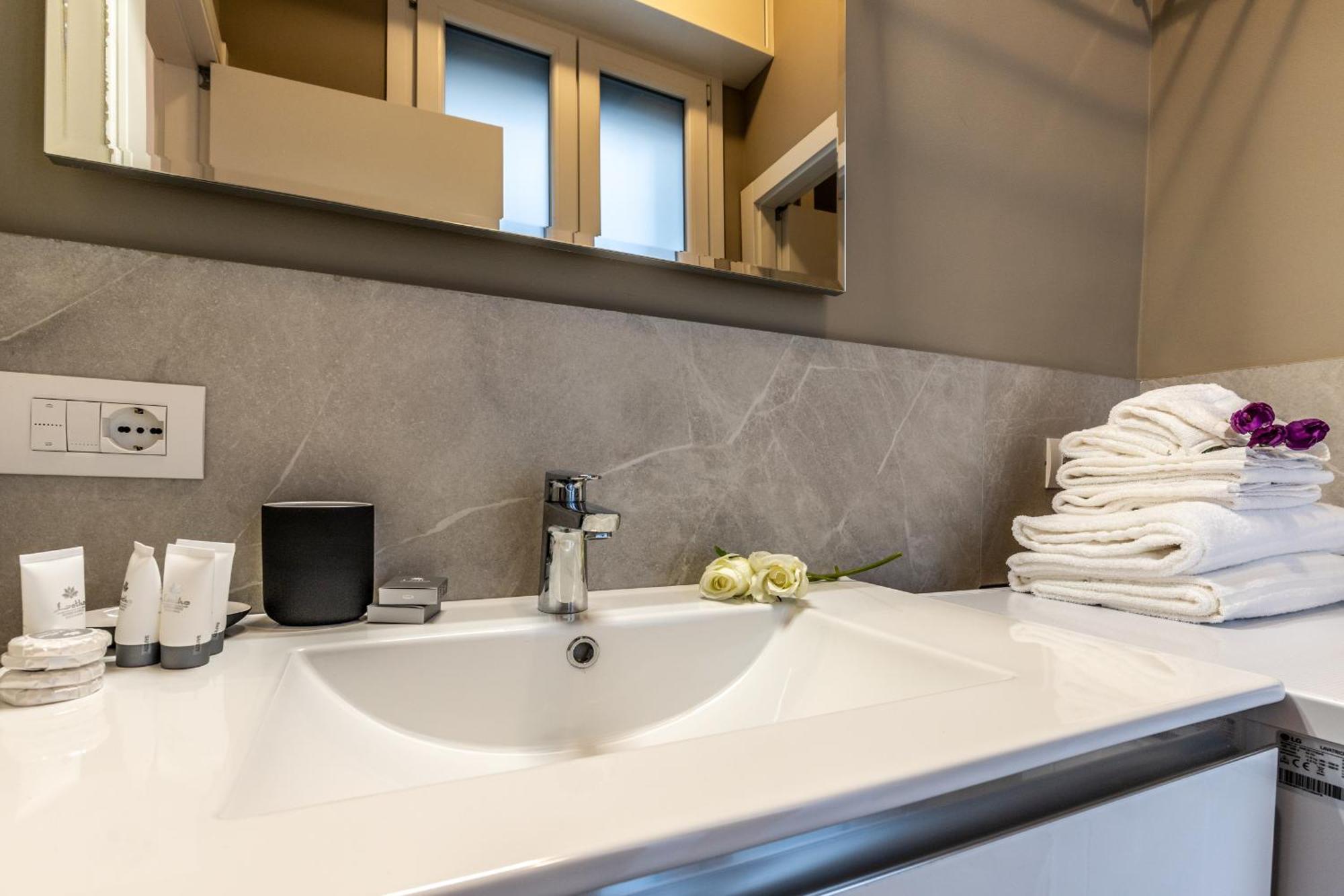 Stayeasy Quadronno33 - 3 Bedrooms, 2 Baths - Duomo Walking Distance Milão Exterior foto